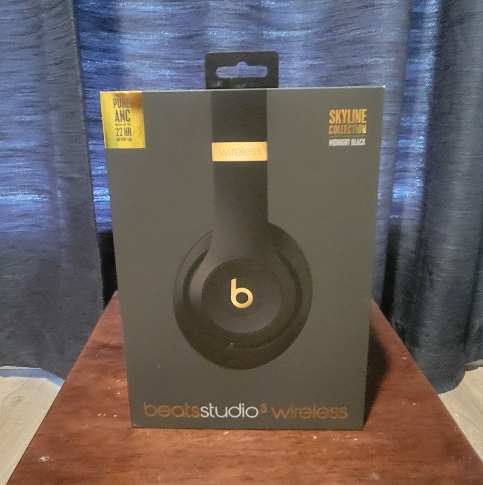 Beats Studio3 Wireless Headphones  Midnight Black